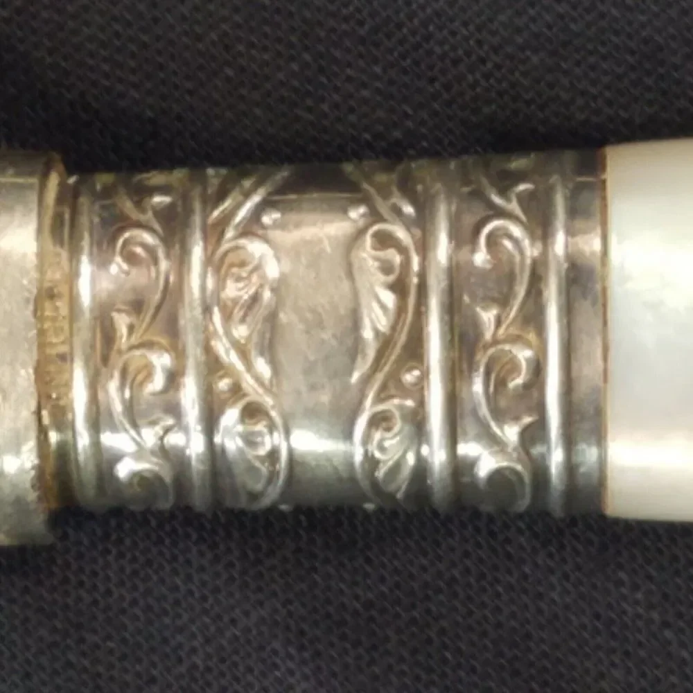 Antique Meriden Cutlery Mother-of-Pearl Sterling Silver Ferrules 12 Blunt Knives